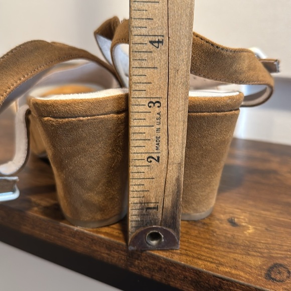 André Assous Womens  Sandals (Shoes size 40) or USA 8 1/2  tan and white stripe - Picture 11 of 11